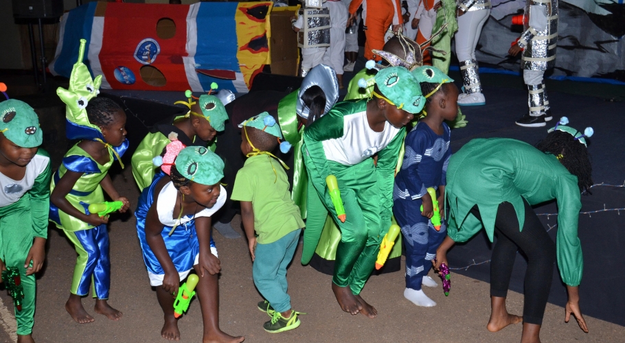 Entebbe Junior -  An Out of This World Christmas Production015