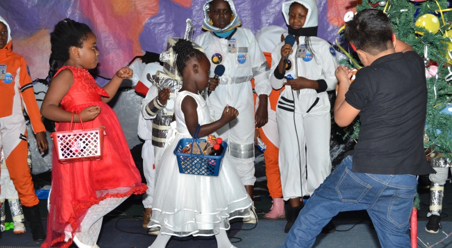 Entebbe Junior -  An Out of This World Christmas Production044