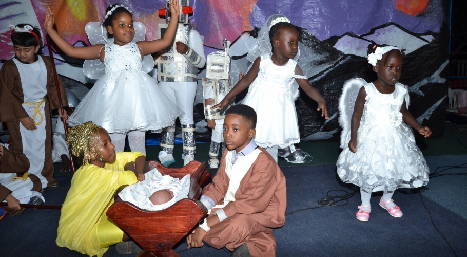 Entebbe Junior -  An Out of This World Christmas Production042
