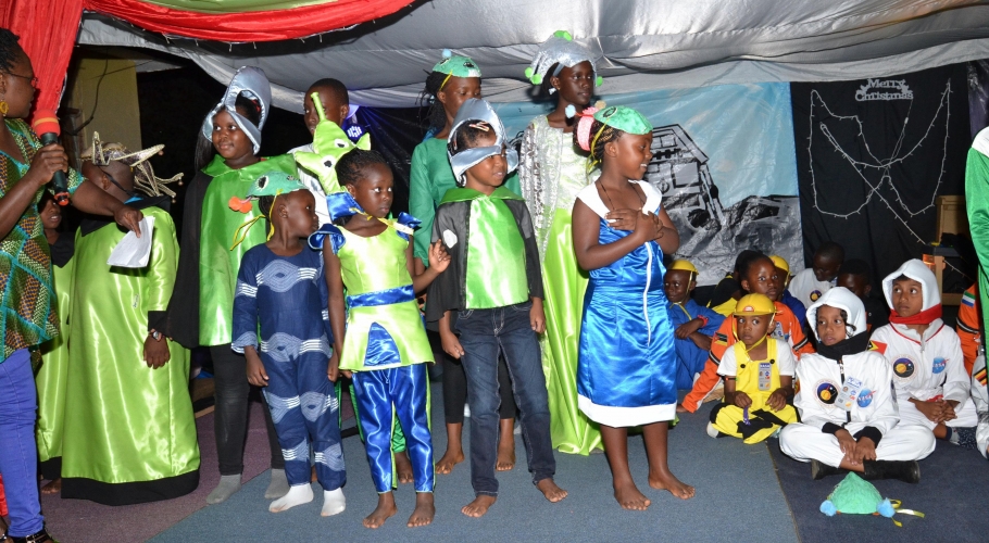 Entebbe Junior -  An Out of This World Christmas Production016