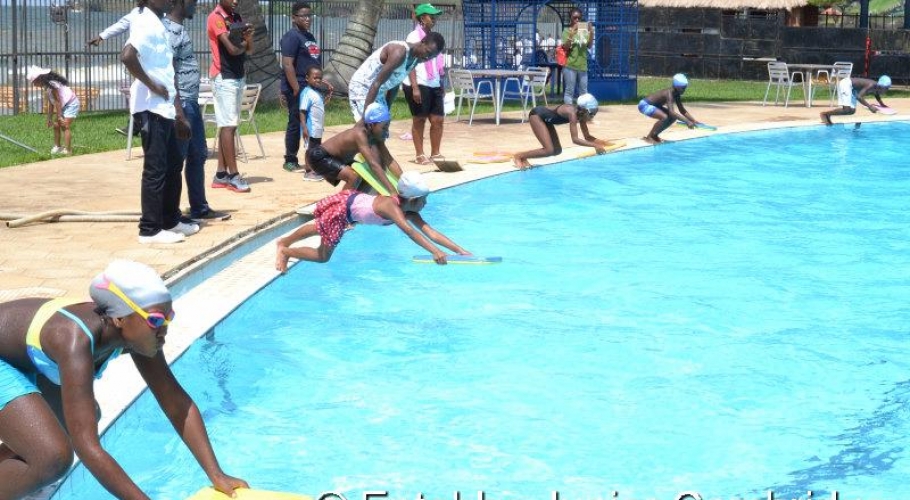 Entebbe Junior Cambridge Swimming Fete037