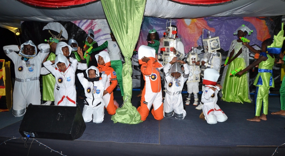 Entebbe Junior -  An Out of This World Christmas Production038