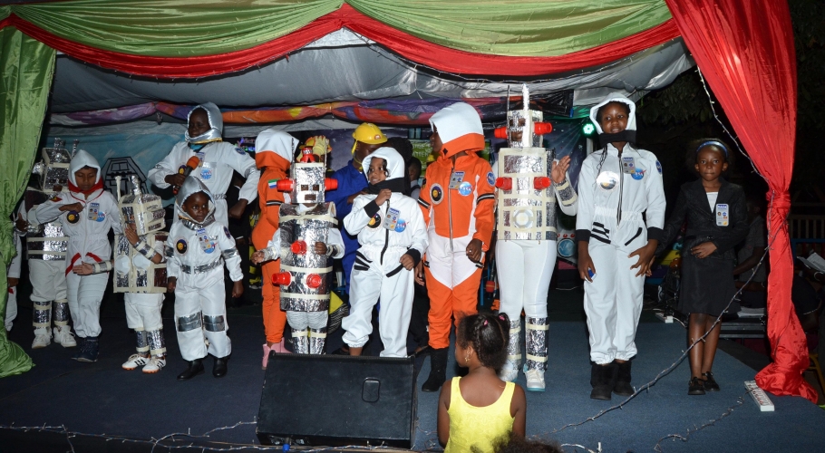 Entebbe Junior -  An Out of This World Christmas Production030